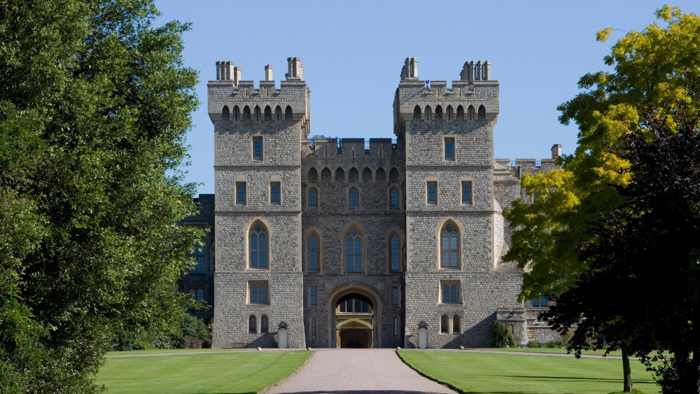 Image: Entrance to Winsdor castle seen from Great park