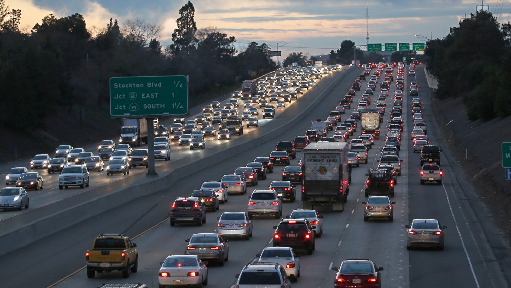 Image: Evening rush hour traffic fills Highway 50 in Sacramento