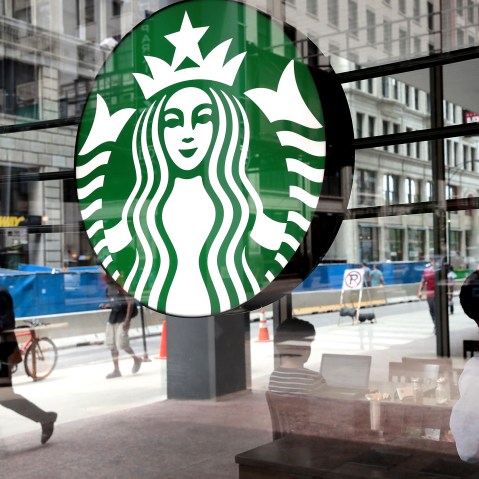 Starbucks Closes 8000 Stores Nationwide For Racial Bias Training