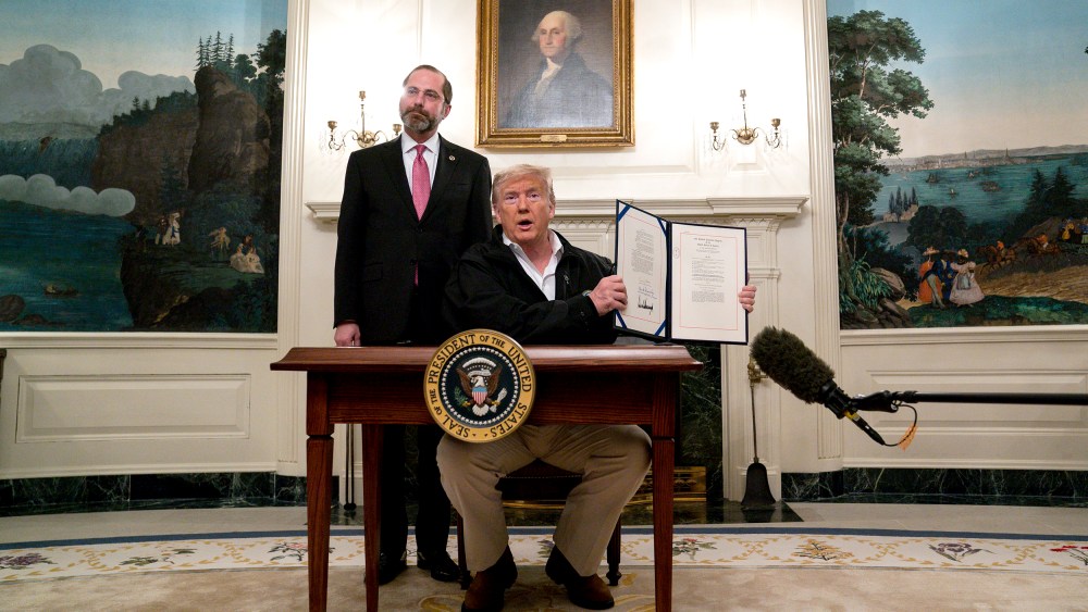 Image: Donald Trump, Alex Azar
