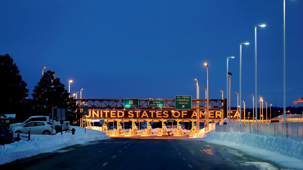 Image: The border crossing into the United States from Lacolle, Canada, in 2017.