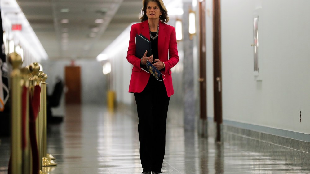 Image: U.S. senators arrive for Senate Health hearing on reopening the economy amid coronavirus outbreak in Washington
