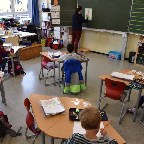 Image: Students sit in a classroom at a primary school in Eichenau, southern Germany,
