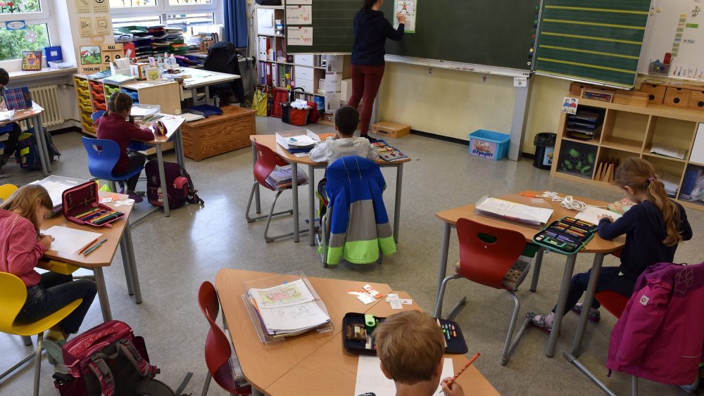 Image: Students sit in a classroom at a primary school in Eichenau, southern Germany,