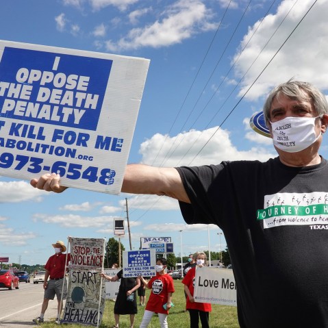 Image: Bill Pelke of Anchorage, Alaska expresses his opposition to the death penalty during a protest near the Federal Correctional Complex where Daniel Lewis Lee is scheduled to be executed