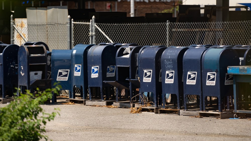 Image: Mayor De Blasio To Launch Investigation After NYC Mailboxes Removed By USPS