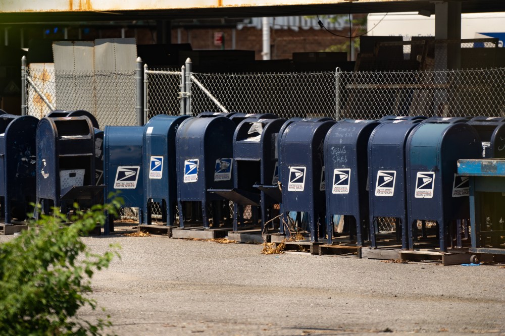 Image: Mayor De Blasio To Launch Investigation After NYC Mailboxes Removed By USPS