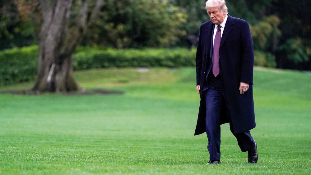 Image: President Donald Trump walks from Marine One as he returns from Bedminster, New Jersey, on the South Lawn of the White House