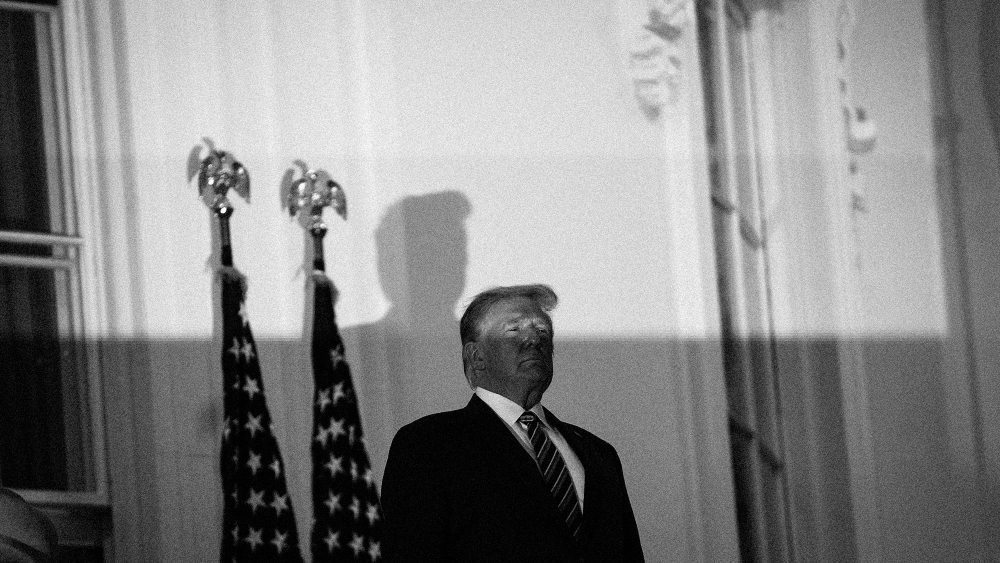 Image: President Donald Trump returns to the White House after receiving treatment for Covid on Oct. 5, 2020.
