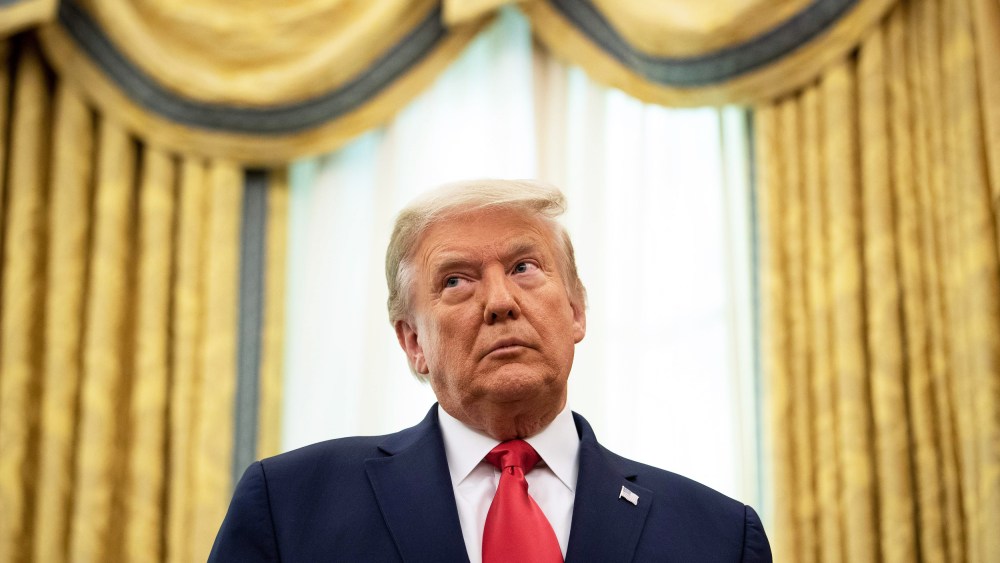 Image: us-politics-trump-medal-holtz-award