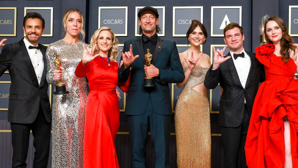 Image: Eugenio Derbez, Sian Heder, Marlee Matlin, Troy Kotsur, Emilia Jones, Daniel Durant and Amy Forsyth, in the Photo Room during the 94th Academy Awards.