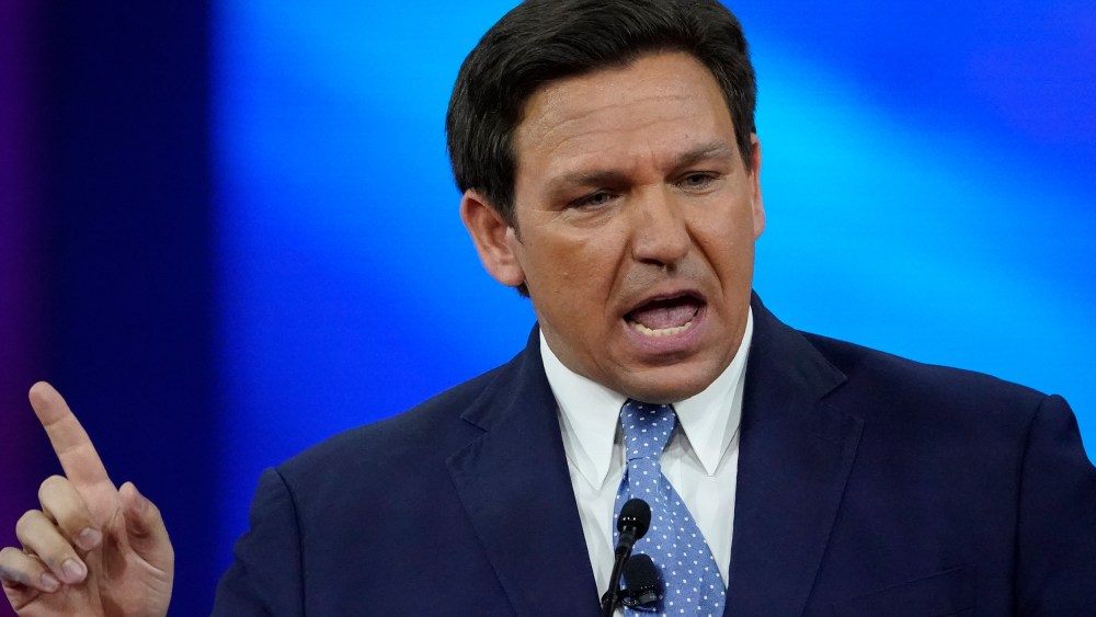 Image: Ron DeSantis speaking.