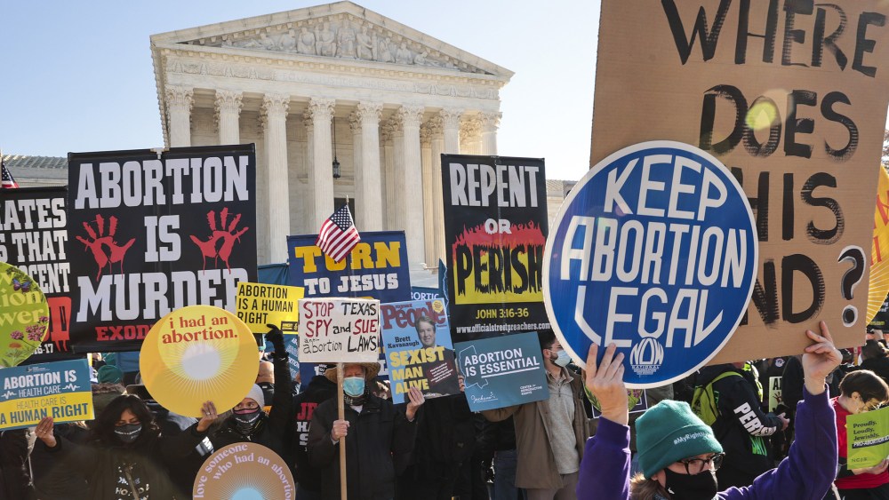 Image: Demonstrators gathered in front of the Supreme Court.