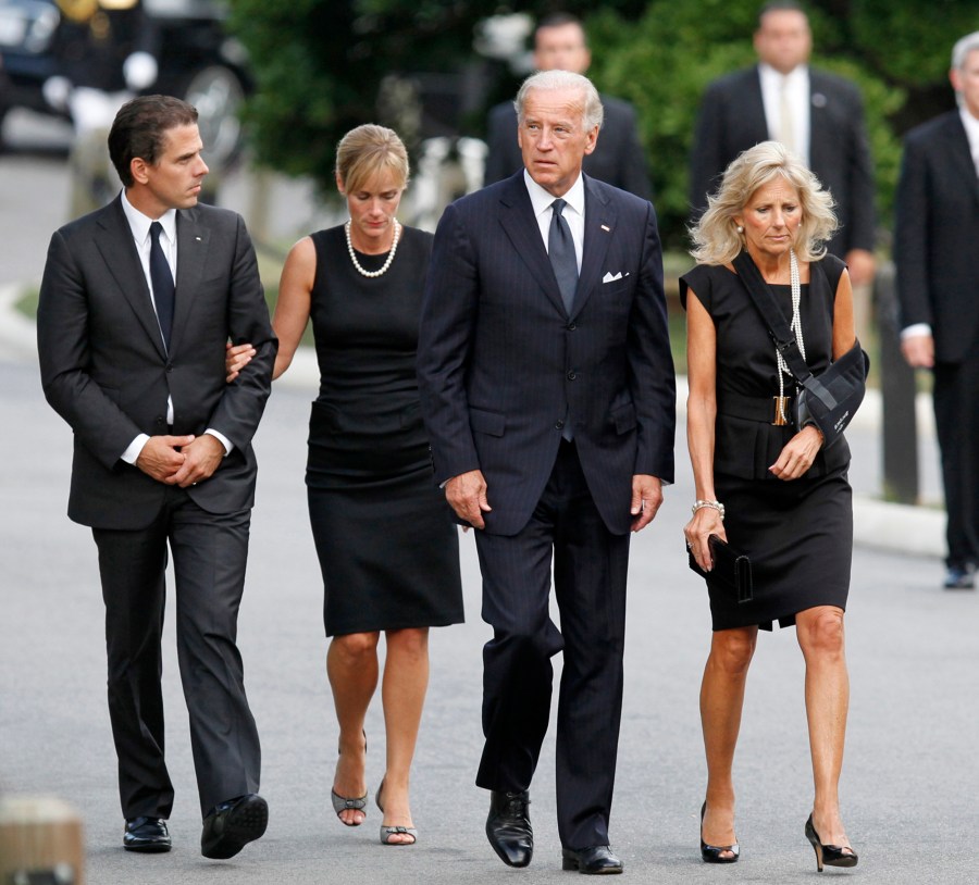 Image: U.S. Vice President Joe Biden (2R) arrives at Arlington National Cemetery with his wife Dr. Jill Biden (R), his son Hunter (L) and his daughter-in-law Kathleen