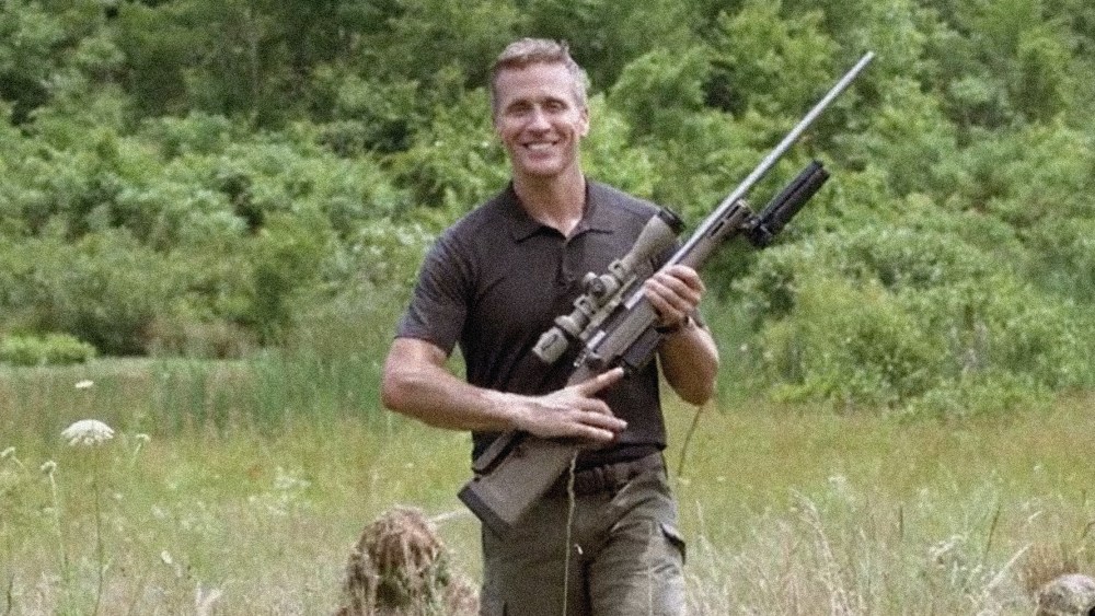Image: Still from Eric Greitens' campaign ad where he's holding a rifle.