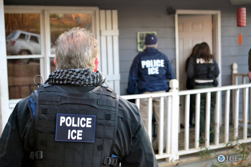 Image: U.S. ICE officers conduct a targeted enforcement operation in Atlanta