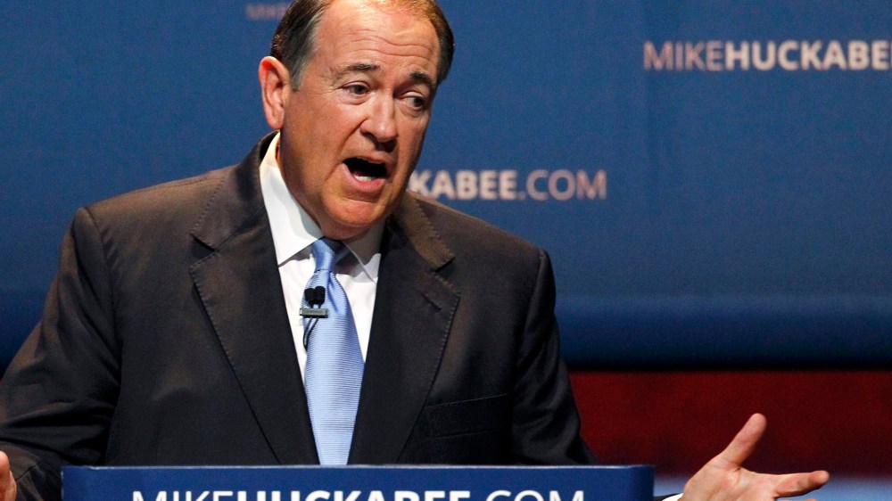 U.S. Republican presidential candidate and former Arkansas Governor Mike Huckabee addresses supporters as he formally launches his bid for the 2016 Republican presidential nomination during an event in Hope, Ark on May 5, 2015. (Photo by Mike Stone/Reuter