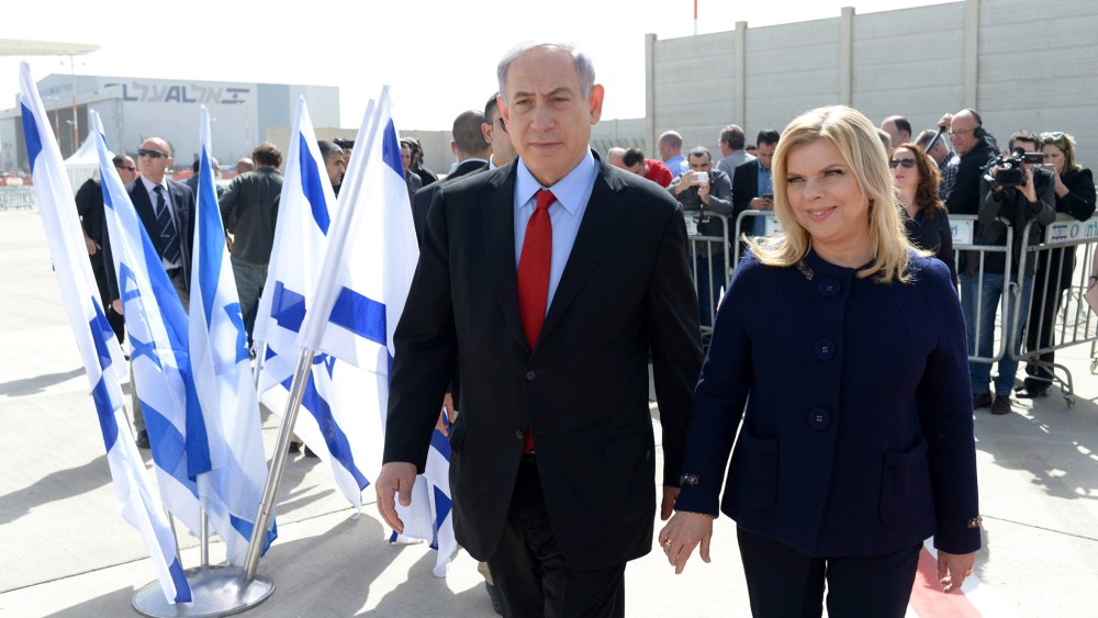 An Israeli government press office handout of Israeli Prime Minister Benjamin Netanyahu with his wife Sarah leaving Tel Aviv, Israel, on March 1, 2015 on their way to Washington D.C. (Photo by Amos Ben Gershom/GPO/EPA)