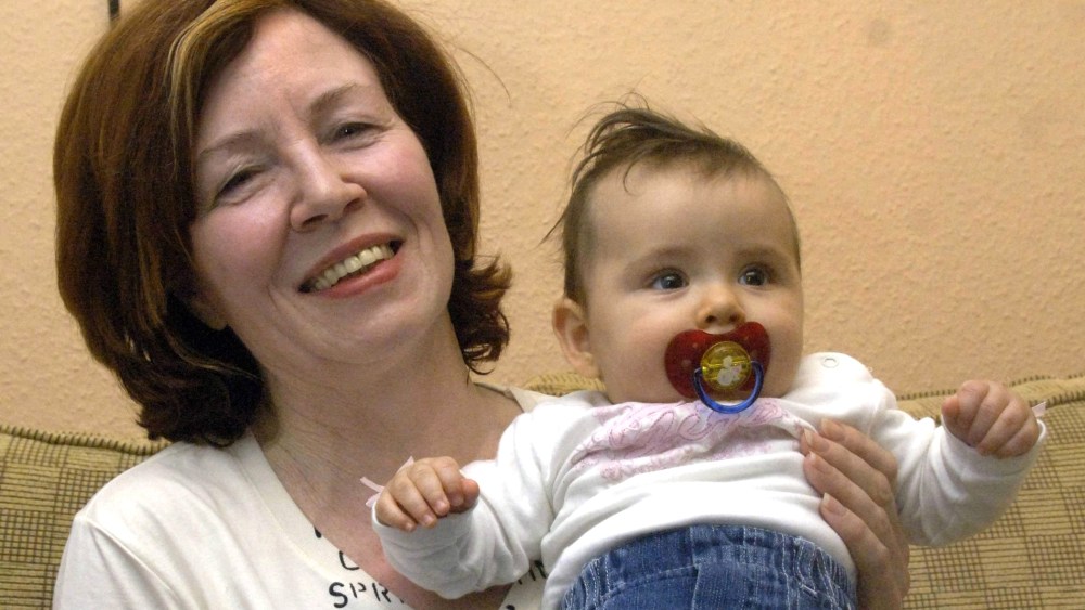 An archive picture made available on April 12, 2015 of then 55-year-old Annegret Raunigk (L) posing with her daughter Leila in Berlin, Germany on Nov. 2, 2005. (Photo by Patrick Lux/EPA)