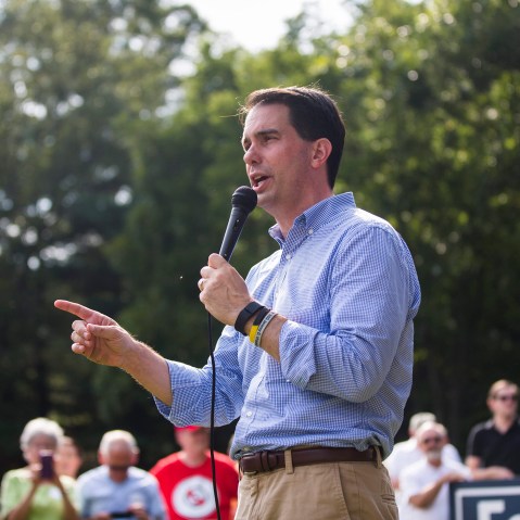 Wisconsin governor and US presidential candidate Scott Walker speaks to voters at the Prince William County Young Republicans' Grillfest at the Republican Committee Headquarters in Woodbridge, Va., Aug. 29, 2015. (Photo by Jim Lo Scalzo/EPA)