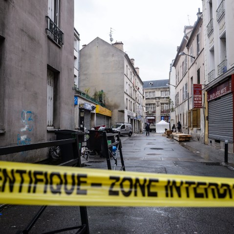 French police crime scene investigators outside the rue du Corbillon building in Saint-Denis, northern Paris suburb on Nov. 19, 2015. (Photo by Christophe Petit Tesson/EPA)