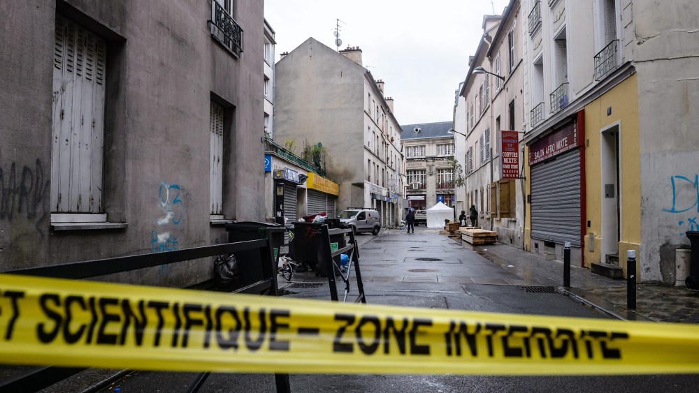 French police crime scene investigators outside the rue du Corbillon building in Saint-Denis, northern Paris suburb on Nov. 19, 2015. (Photo by Christophe Petit Tesson/EPA)