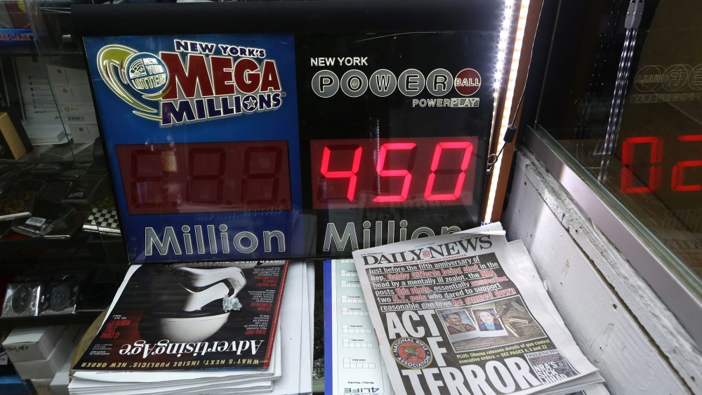 A sign showing the jackpot for the next Powerball draw in New York, N.Y., on Jan 5, 2016. (Photo by Andrew Gombert/EPA)