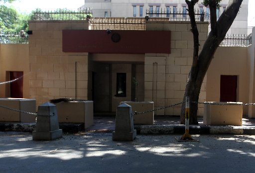 The closed US Embassy in Cairo, Egypt, August 4, 2013. The USA issued a warning to its citizens and travelers following message intercepts by senior al-Qaida members discussing attacks against American targets. (Photo by: Khaled Elfiqi/EPA)