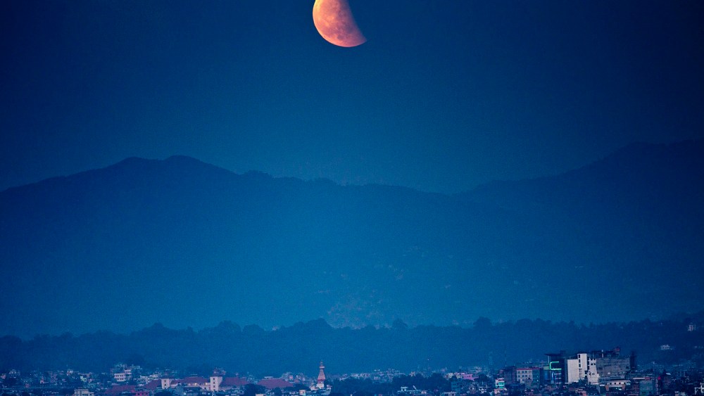 Image: Total lunar eclipse from Kathmandu
