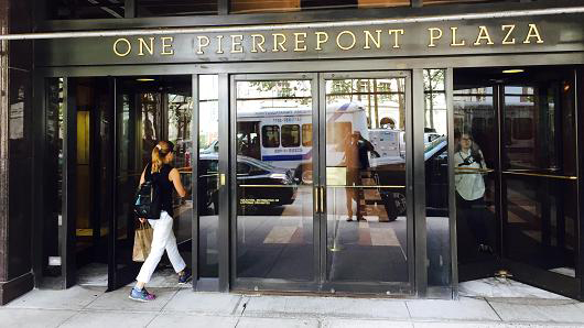 Outside the offices of Hillary Clinton's campaign headquarters. (Photo by John Harwood/CNBC)