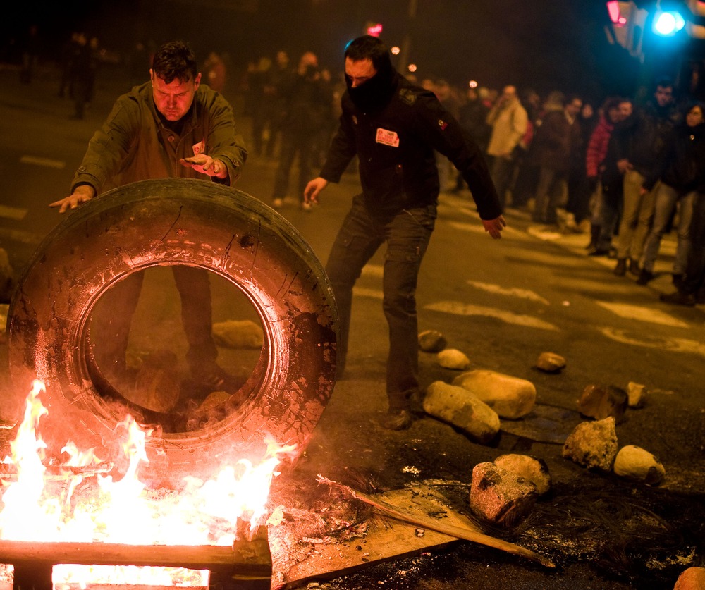 Demonstrators set up a barricade of burning tires at the main entrance of Mercabarna, the biggest wholesale market in the city, at the beginning of a 24-hour strike on November 14, 2012 in Barcelona, Spain.(Photo by David Ramos/Getty Images)