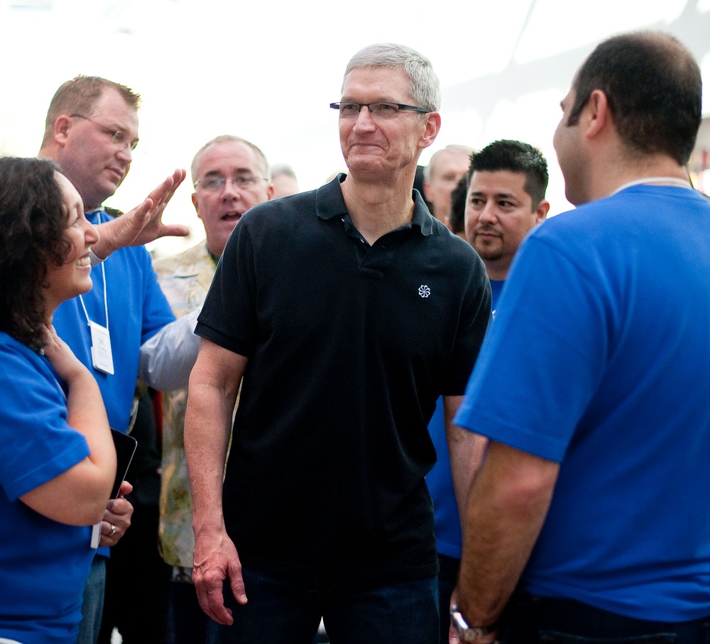 In this handout image provided by Apple, Apple store employees greet CEO Tim Cook at the new Apple Store on October 27, 2012 in Palo Alto, California. (Photo by Don Feria/Apple via Getty Images)