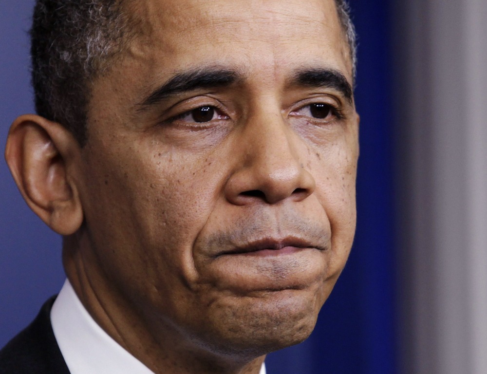 U.S. President Barack Obama pauses as he speaks to the media about the "fiscal cliff" in the White House Briefing Room in Washington December 19, 2012. (REUTERS/Yuri Gripas)