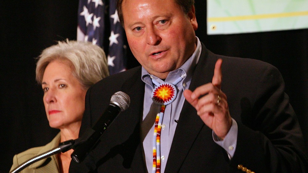 Montana Gov. Brian Schweitzer, right, speaks during a news conference as part of the National Governors Association's Securing a Clean Energy Future Initiative on Thursday, December 13, 2007 at the InterContinental Hotel in Tampa, Fla. Kansas Governor...