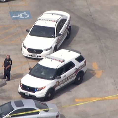 Officers investigate the scene at Texas Southern University after a shooting occurred, Oct. 9, 2015. (Courtesy of KPRC)