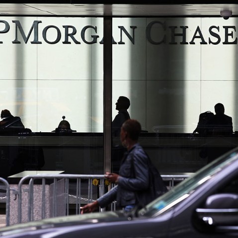 People pass a sign for JPMorgan Chase & Co. at it's headquarters in Manhattan on October 2, 2012 in New York City.  (Photo by Spencer Platt/Getty Images)