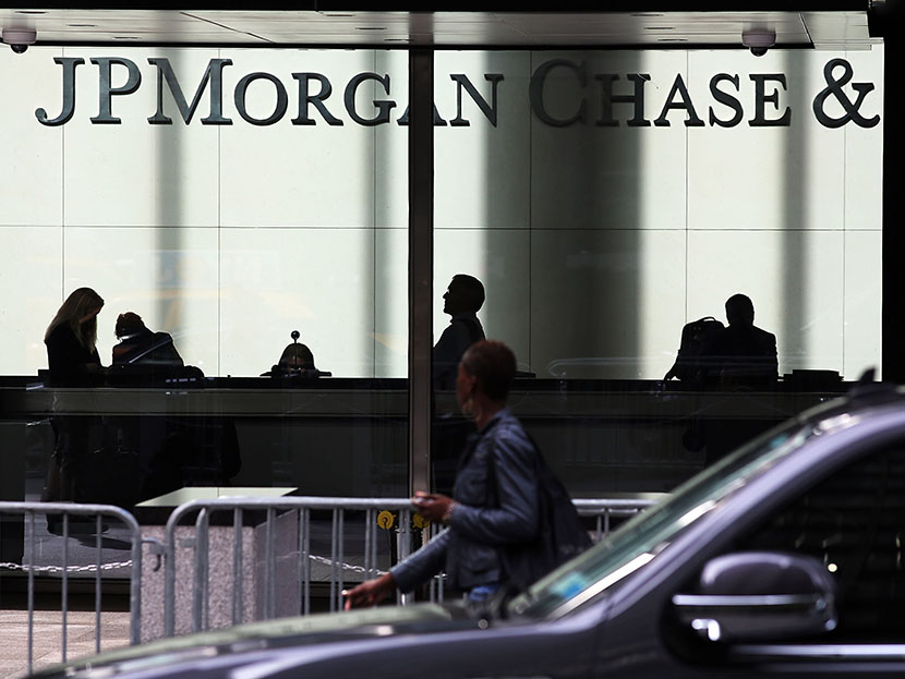 People pass a sign for JPMorgan Chase & Co. at it's headquarters in Manhattan on October 2, 2012 in New York City.  (Photo by Spencer Platt/Getty Images)