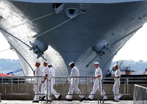 U.S. Navy sailors walk past the USS Iwo Jima docked on the Hudson River during Fleet Week May 22, 2009 in New York City. (Photo by Mario Tama/Getty Images)