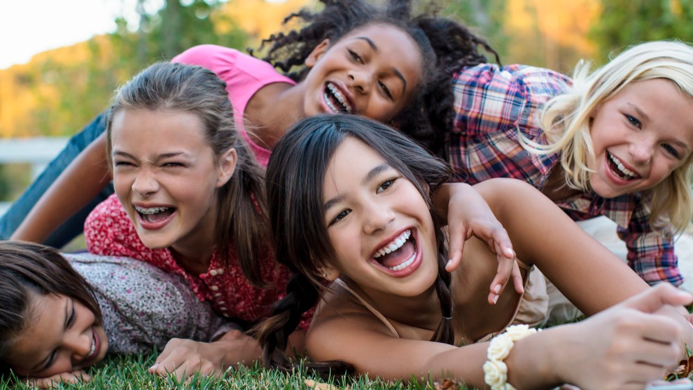 Image: Girls playing outside