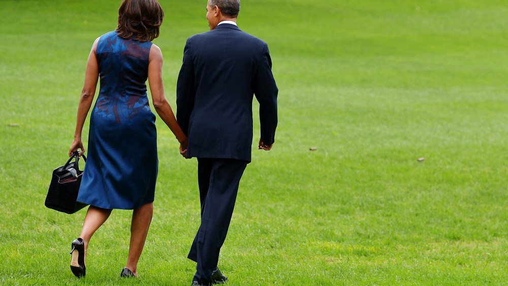 US President Barack Obama and First Lady Michelle Obama make their way to board Marine One on the South Lawn of the White House on September 23, 2013 in Washington, DC.
