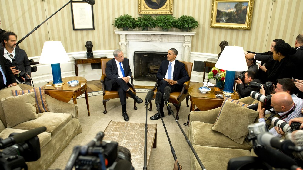 US-ISRAEL-POLITICS-OBAMA-NETANYAHUUS President Barack Obama (R) and Israeli Prime Minister Benjamin Netanyahu hold a meeting in the Oval Office of the White House in Washington, D.C., Sept. 30, 2013. (Photo by Saul Loeb/AFP/Getty)