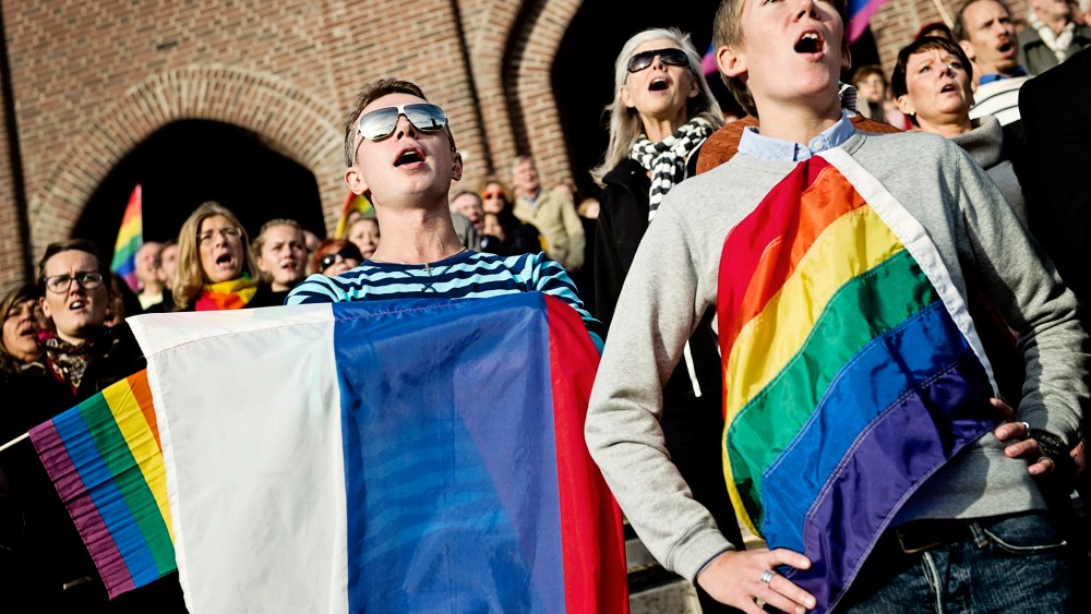 SWEDEN-RUSSIA-OLY-2014-SOCHI-GAY