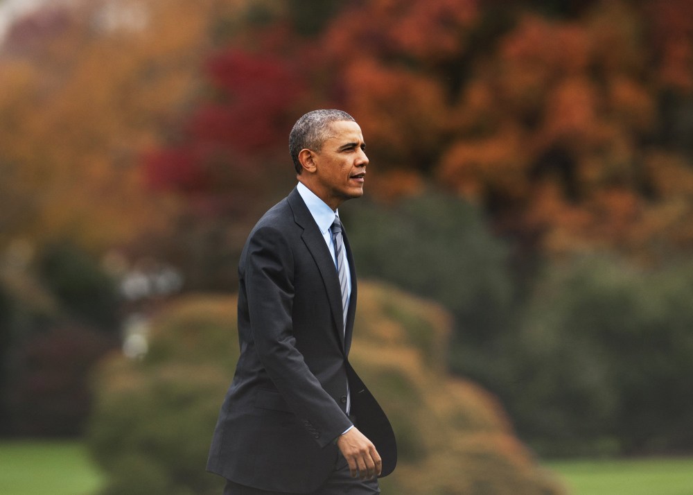 US President Barack Obama walks from Marine One after arriving at the White House, November 5, 2013.
