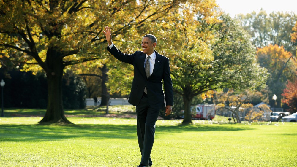 U.S. President Barack Obama waves as he departs the White House, Nov. 8, 2013.