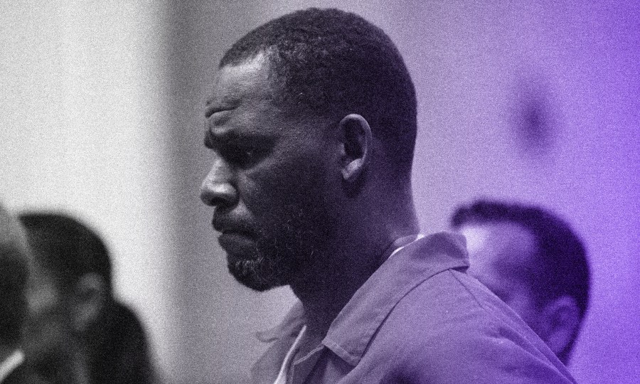 Image: R. Kelly appears during a court hearing.