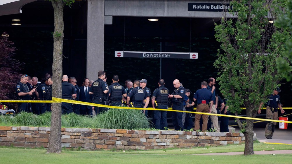 Police respond to the scene of a mass shooting on at St. Francis Hospital on Wednesday, June 1 in Tulsa, Okla.