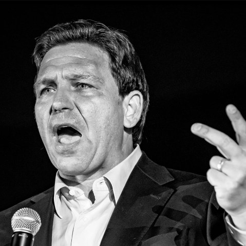 Image: Florida Governor Ron DeSantis speaking at a rally.