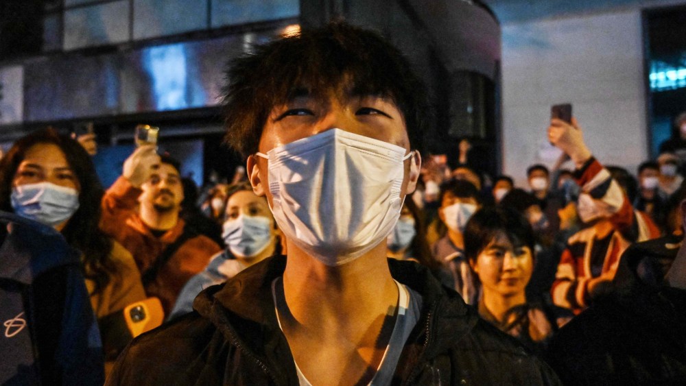 Image: TOPSHOT-CHINA-HEALTH-VIRUS-PROTEST-POLICE