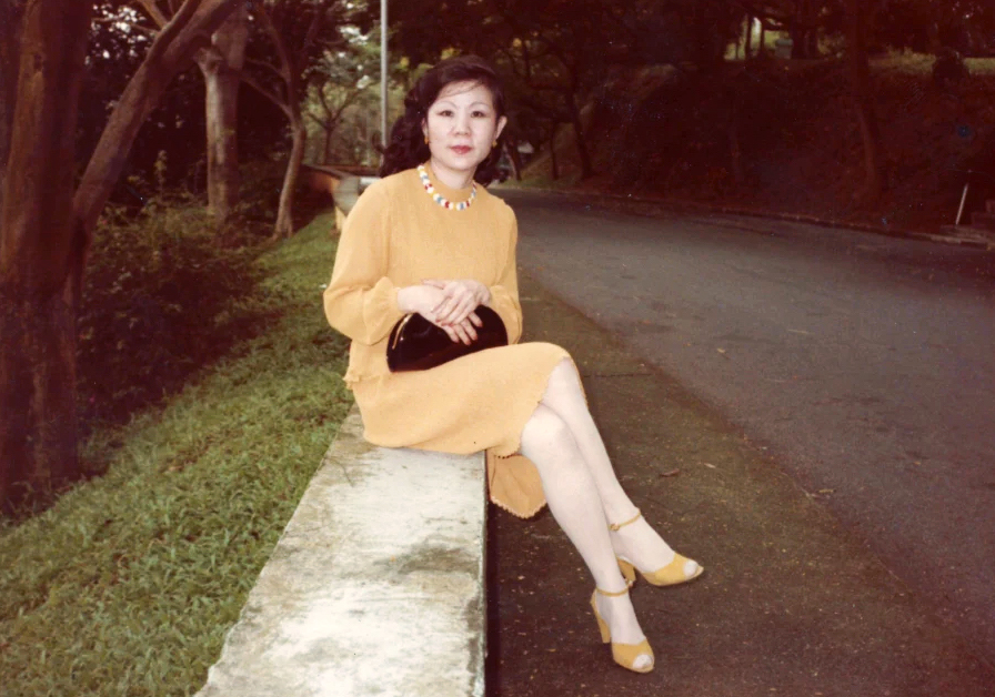 JuE Wong's mother.