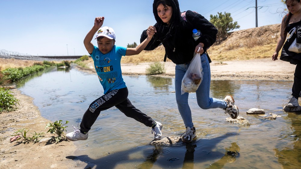 EL PASO, TEXAS - MAY 11: Immigrants step across the Rio Grande from Mexico into the United States on May 11, 2023 in El Paso, Texas. The number of immigrants reaching the border has surged with the end of the U.S. government's Covid-era Title 42 policy, which for the past three years has allowed for the quick expulsion of irregular migrants entering the country. (Photo by John Moore/Getty Images) *** BESTPIX ***